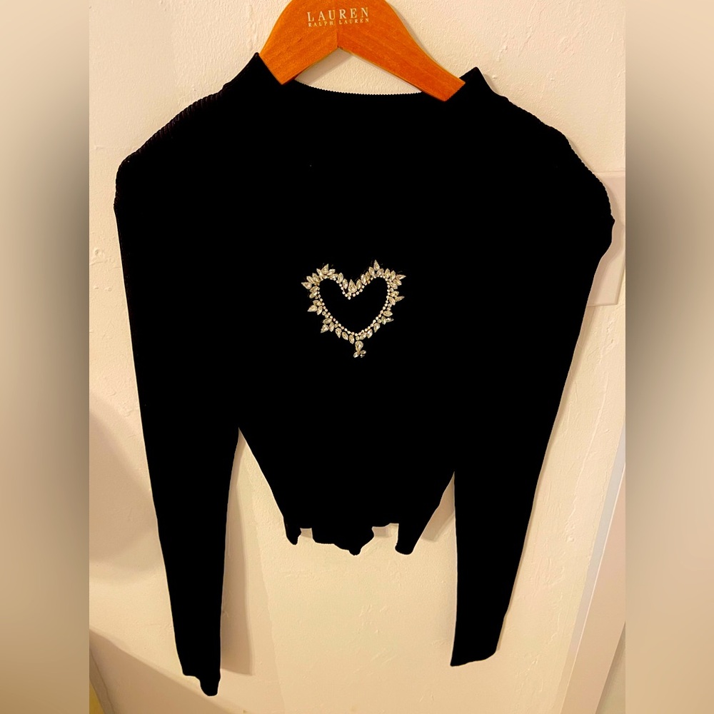 Black long sleeve knitted sweater with heart in encrusted rhinestone
